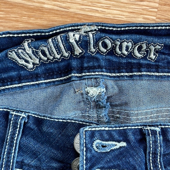 Wallflower Ladies/Juniors Low Rise Bling Jeans size 5 - Picture 3 of 4